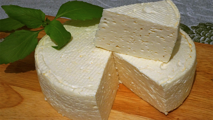 Mājās gatavots franču siers Jāņiem – viegli, lēti, garšīgi!