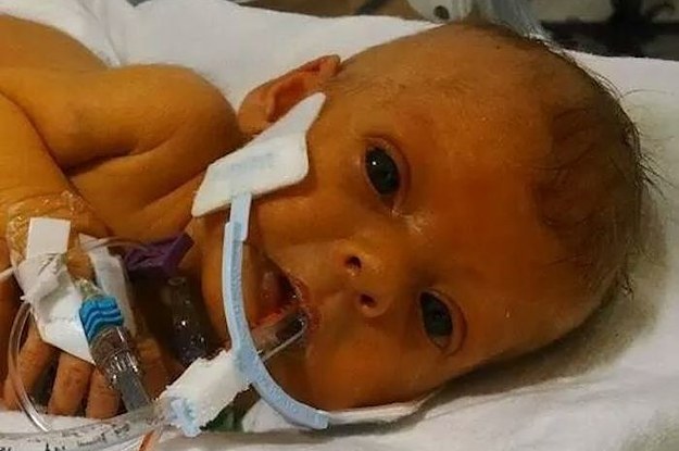 Ārsti paziņoja, ka bērns ir miris, taču jaunā māmiņa asarām acīs centās panākt visu, lai…