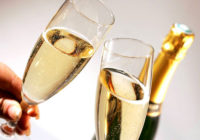 Zinātnieki ir atklājuši: nervozām sievietēm katru dienu jālieto šampanietis
