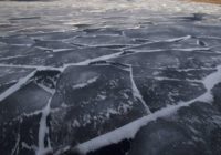 Aizliedz atrasties uz Rīgas ūdenstilpju ledus