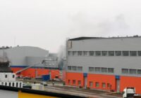 Jelgavā dega ražošanas ēka 1600 m2 platībā