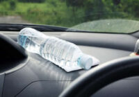 Kāpēc nevajag atstāt mašīnā ūdens pudeli jo īpaši vasarā