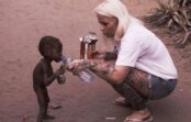 Vecāki uz ielas pameta savu 2 gadus veco dēlu dēļ šīs māņticības. Puisēnu atrada un dzīvei ritot viņš pamatīgi mainījās Vecāki uz ielas pameta savu 2 gadus veco dēlu dēļ šīs māņticības. Puisēnu atrada un dzīvei ritot viņš pamatīgi mainījās