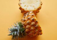 VIDEO: Jūs visu mūžu esat ananāsu ēduši NEPAREIZI. Lūk, video kas sagriezīs jūsu pasauli kājām gaisā!