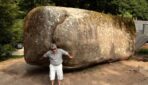 130 tonnu smags akmens, kuru var pacelt pat bērns. Patiešām  neticami! Kur slēpjas noslēpums?