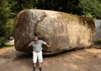 130 tonnu smags akmens, kuru var pacelt pat bērns. Patiešām  neticami! Kur slēpjas noslēpums?