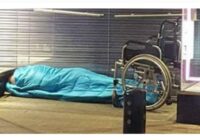 Puisis satika bezpajumtnieku ratiņkrēslā. Viņa rīcība nepalika nepamanīta!