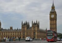 Aizsardzības darījumi un ekonomiskās saites – Apvienotā Karaliste un ES kaulējas pirms pirmās samita kopš Brexit