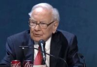 Miljardieris investors Vorens Bafets atkāpsies no amata pēc 60 gadu ilgas Berkshire Hathaway vadīšanas